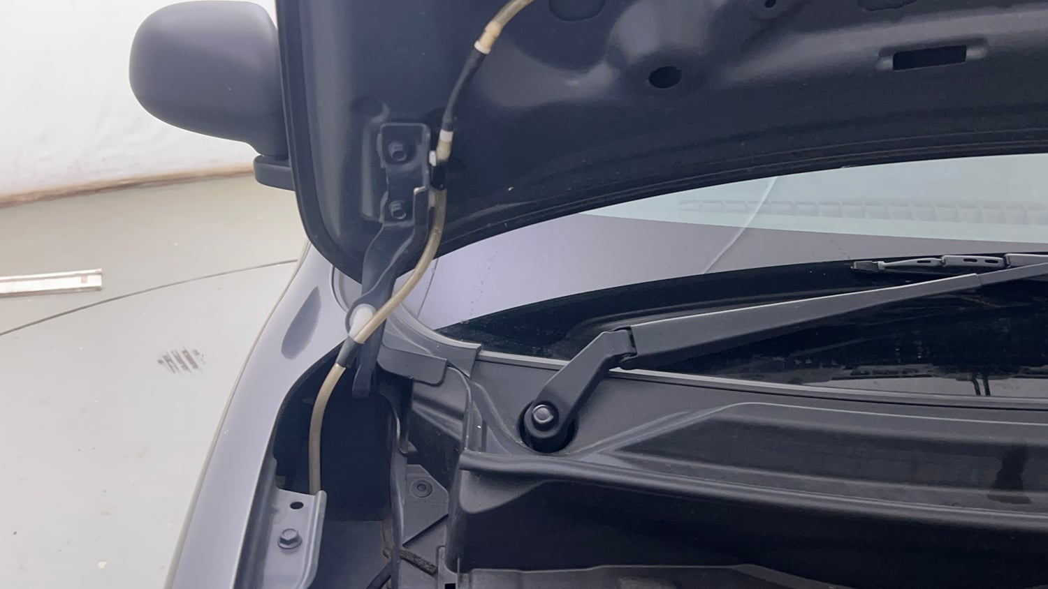 Used 2022 Maruti Suzuki S-Presso VXi (O) Petrol Manual engine ENGINE RIGHT SIDE HINGE & APRON VIEW