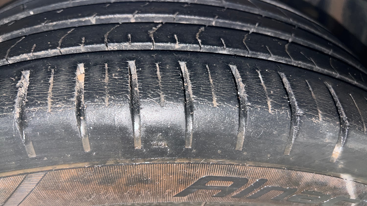 Used 2016 Maruti Suzuki Ciaz ZXI+ Petrol Manual tyres RIGHT FRONT TYRE TREAD VIEW