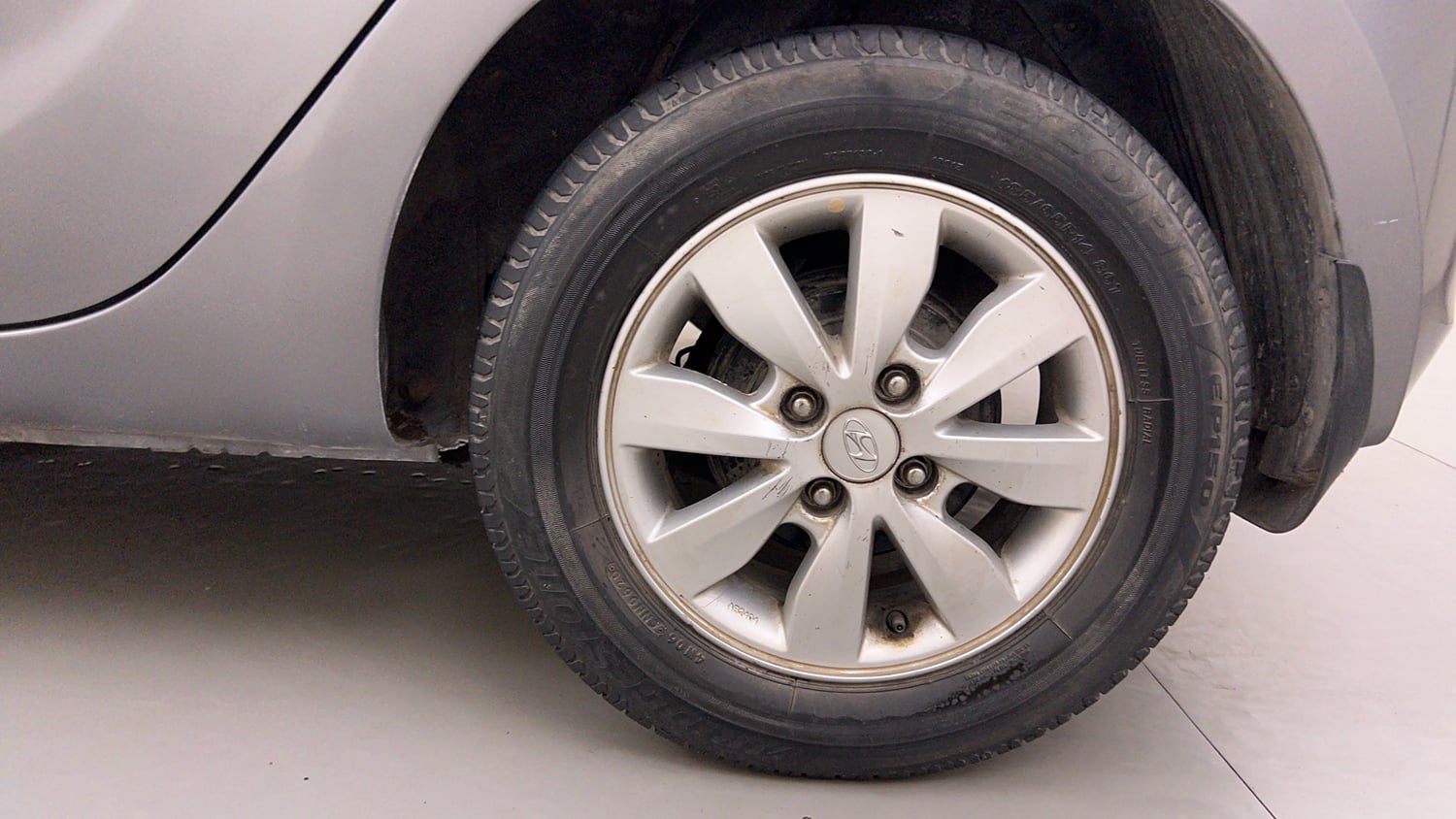 Used 2014 Hyundai i20 Sportz 1.2 Petrol Manual tyres LEFT REAR TYRE RIM VIEW