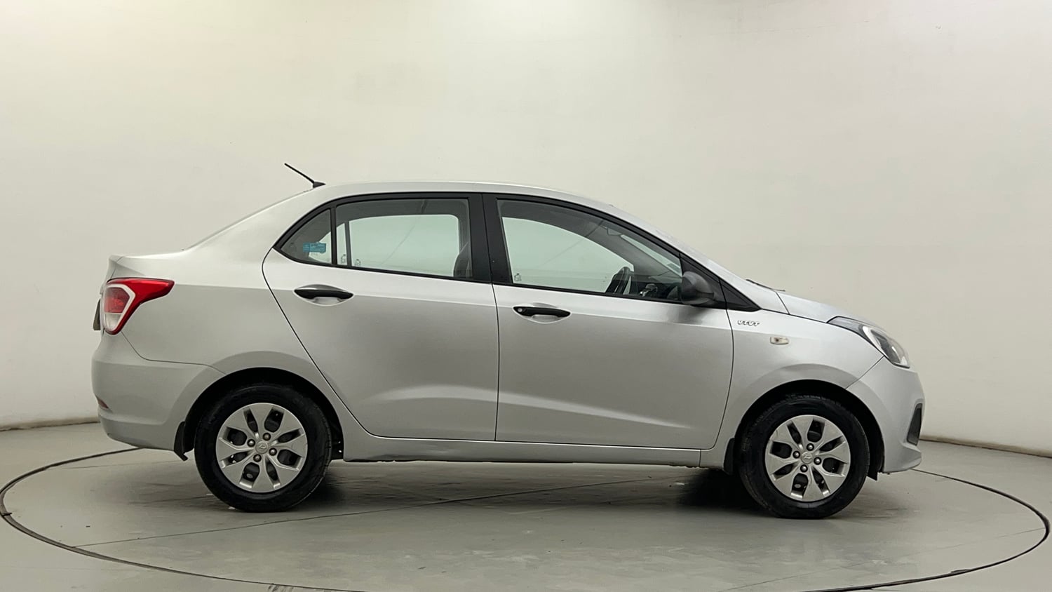 Used 2014 Hyundai Xcent Base 1.2 Petrol Manual exterior RIGHT SIDE VIEW
