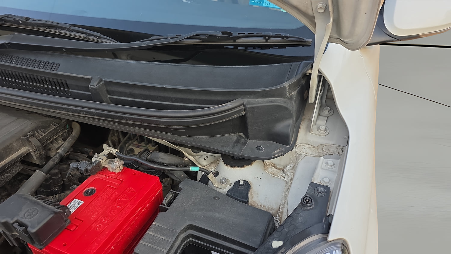 Used 2023 Hyundai Grand i10 Nios Sportz AMT 1.2 Kappa VTVT Petrol Automatic engine ENGINE LEFT SIDE HINGE & APRON VIEW