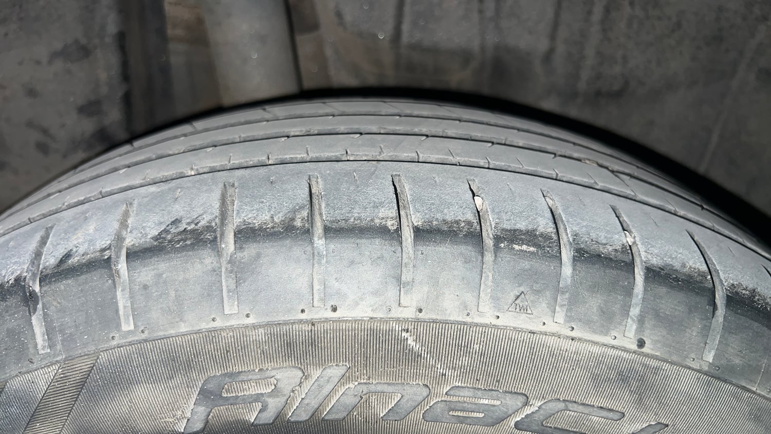 Used 2022 Maruti Suzuki Swift ZXi Petrol Manual tyres RIGHT REAR TYRE TREAD VIEW