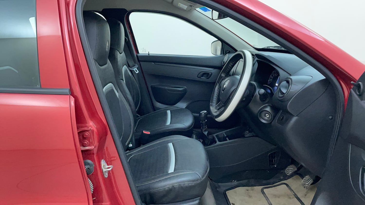Used 2024 Renault Kwid RXL(O) 1.0 Petrol Manual interior RIGHT SIDE FRONT DOOR CABIN VIEW