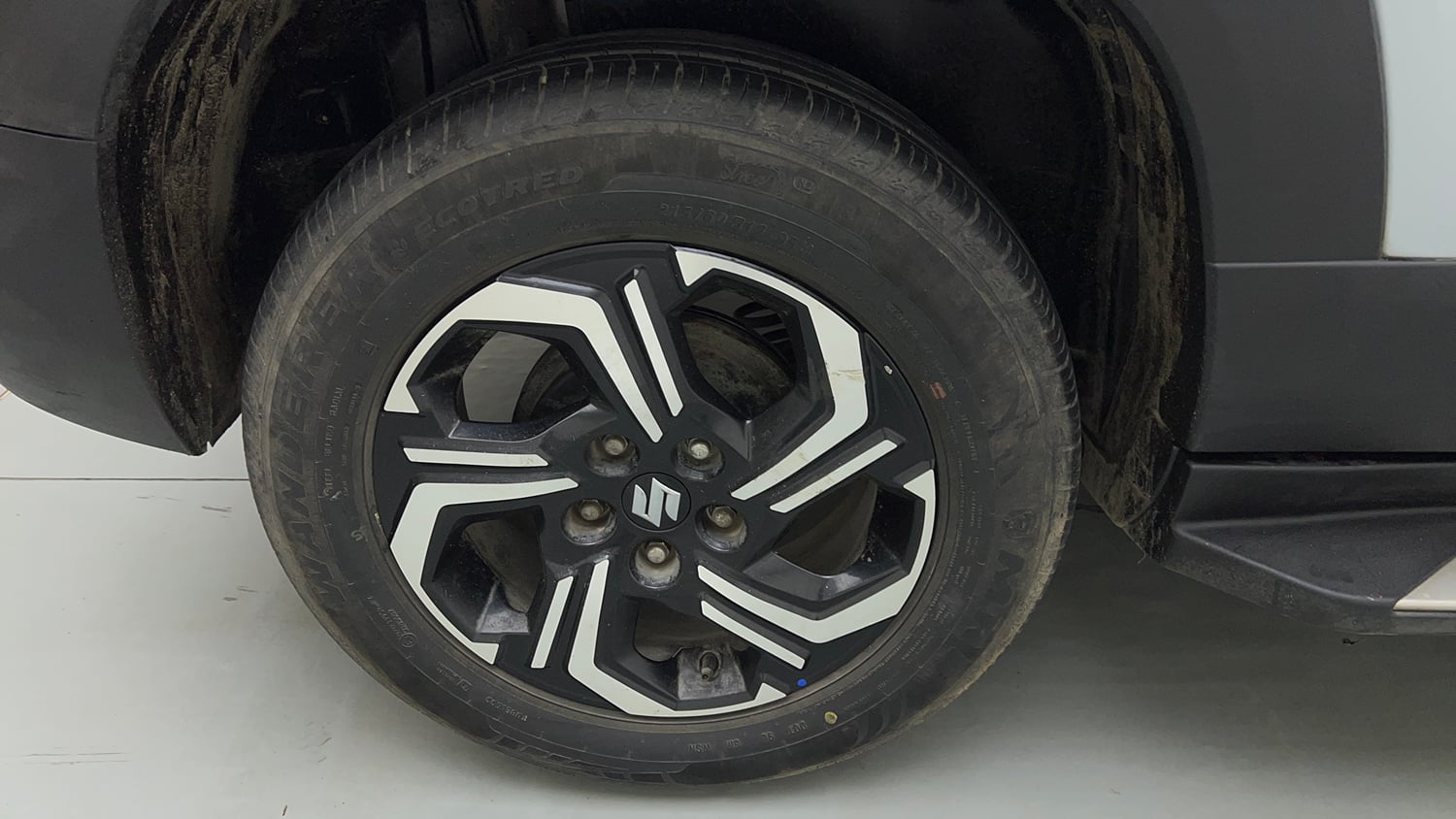 Used 2023 Maruti Suzuki Brezza ZXi Plus AT Petrol Automatic tyres RIGHT REAR TYRE RIM VIEW