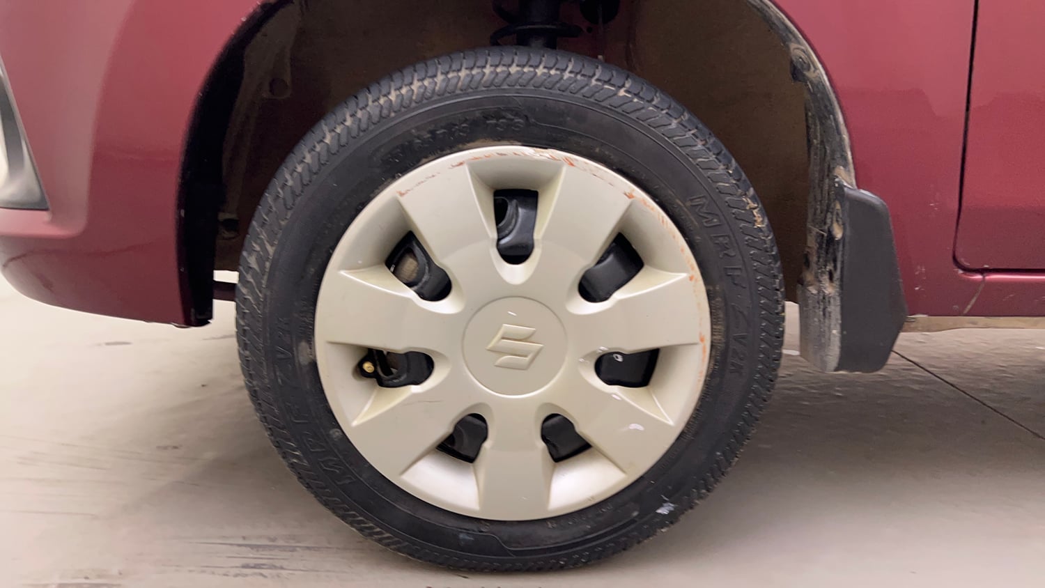 Used 2015 Maruti Suzuki Alto K10 VXi AMT Petrol Automatic tyres LEFT FRONT TYRE RIM VIEW