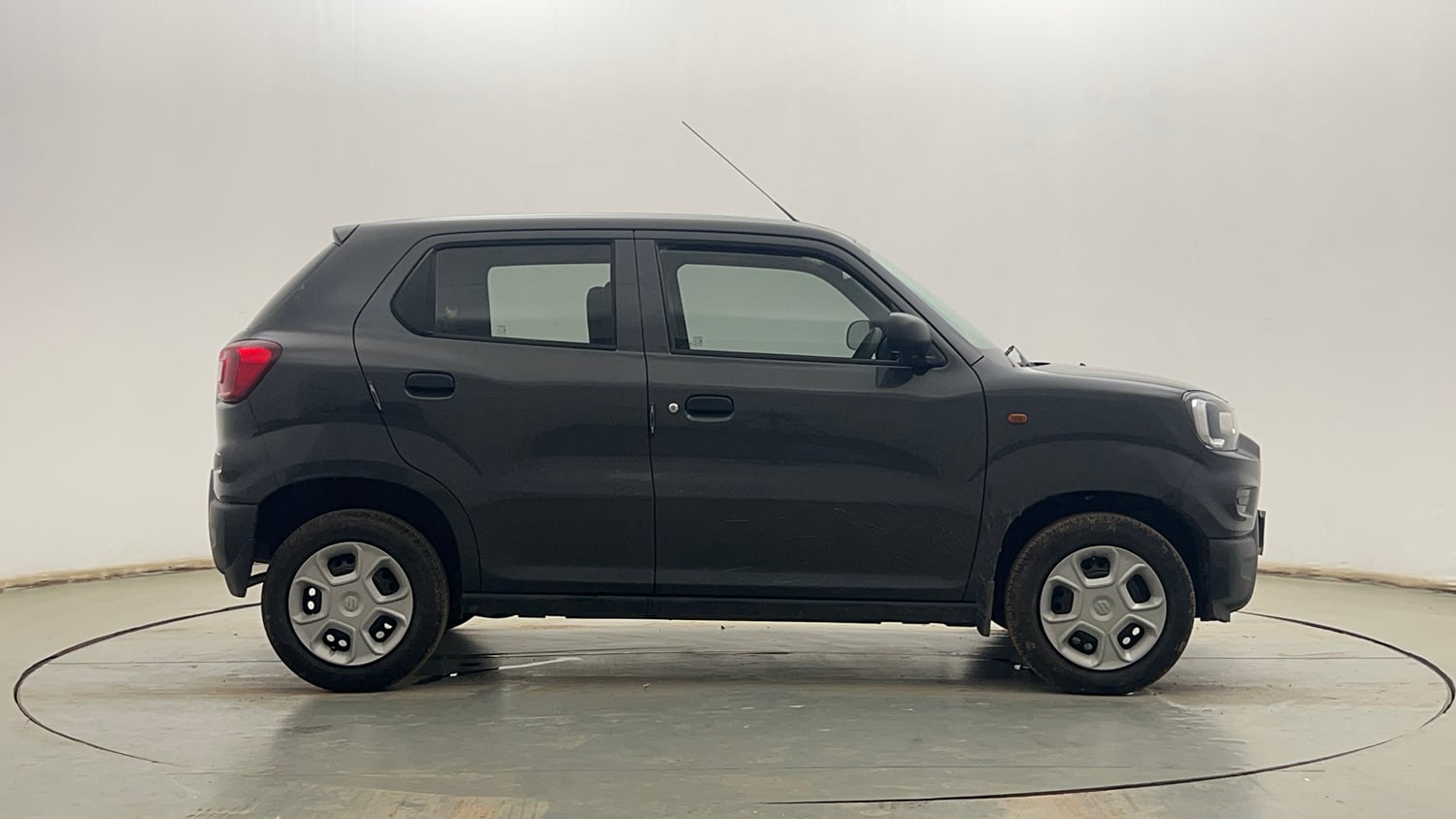 Used 2022 Maruti Suzuki S-Presso VXi (O) Petrol Manual exterior RIGHT SIDE VIEW