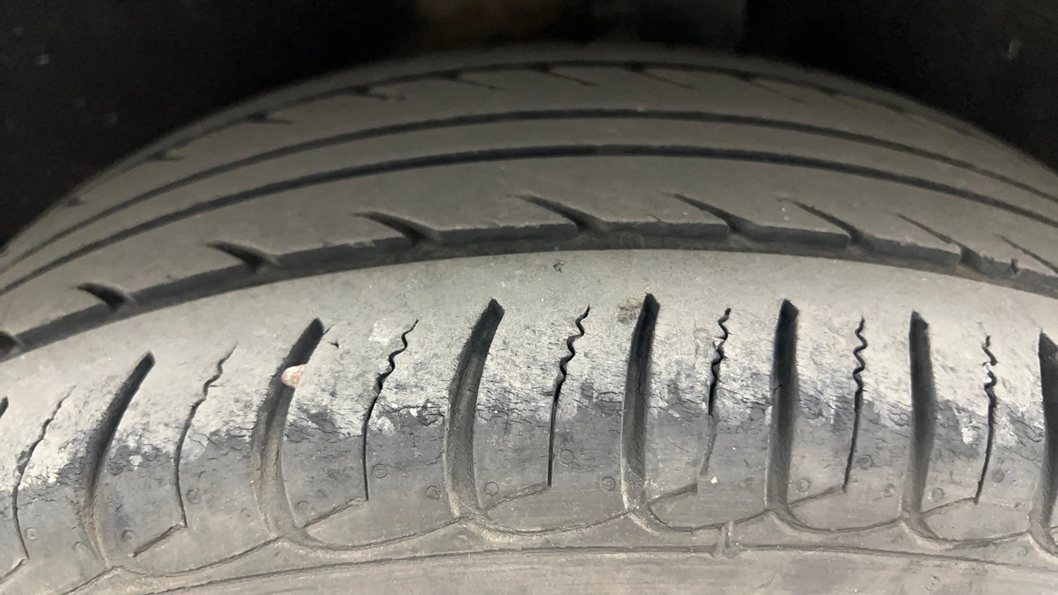 Used 2017 Ford EcoSport Titanium 1.5L Ti-VCT AT Petrol Automatic tyres LEFT REAR TYRE TREAD VIEW