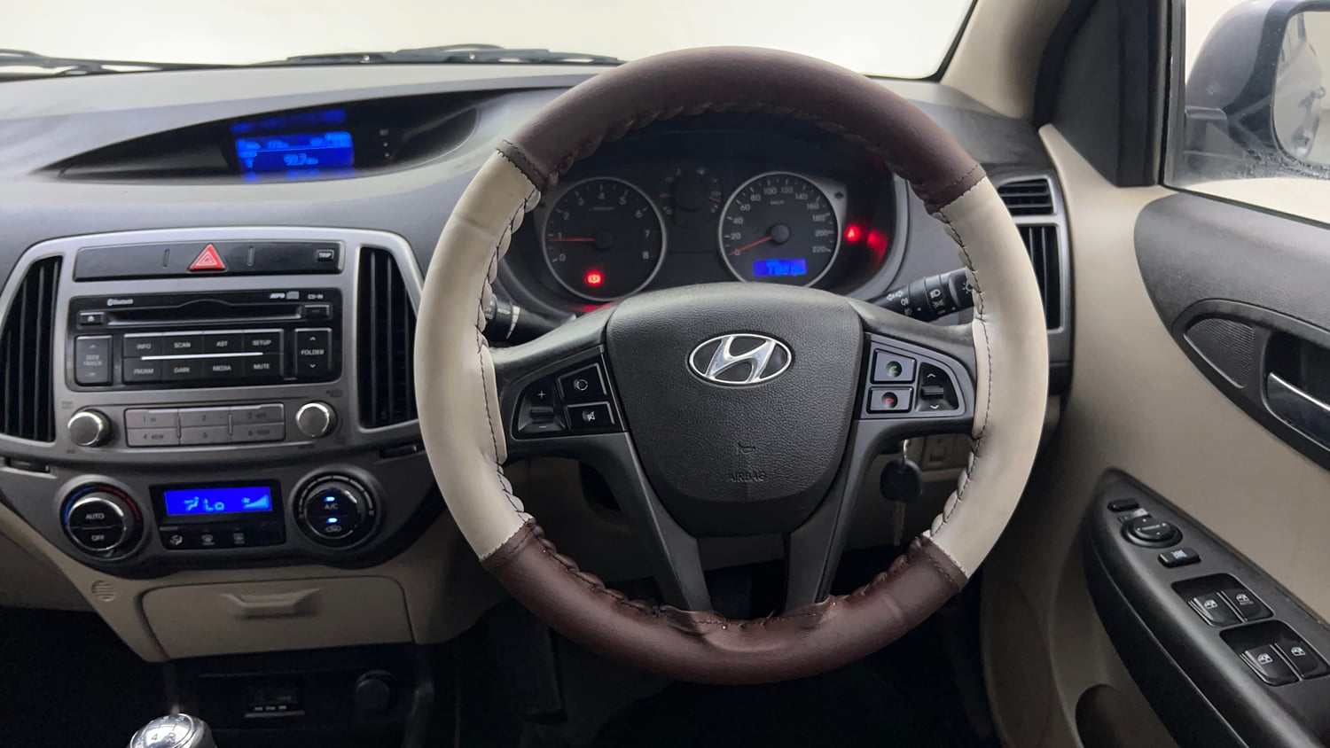 Used 2014 Hyundai i20 Sportz 1.2 Petrol Manual interior STEERING VIEW