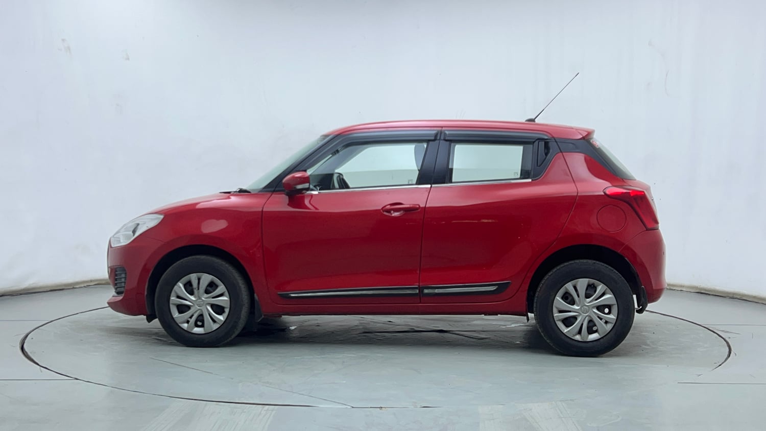 Used 2019 Maruti Suzuki Swift VXi AMT Petrol Automatic exterior LEFT SIDE VIEW