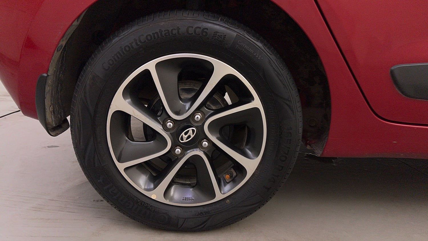 Used 2019 Hyundai Grand i10 Asta 1.2 Kappa VTVT Petrol Manual tyres RIGHT REAR TYRE RIM VIEW