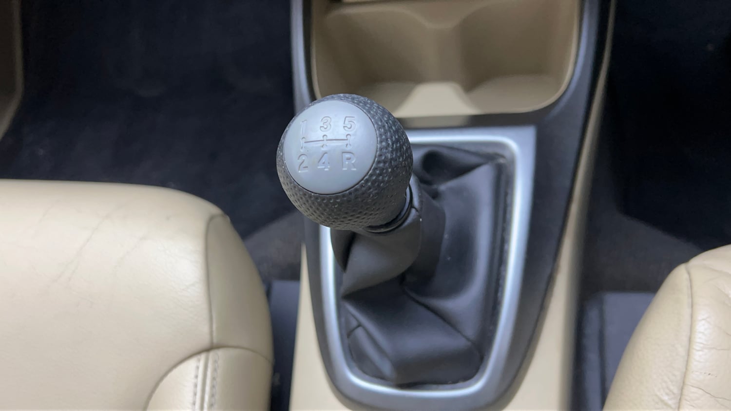 Used 2013 Honda City V MT AVN Petrol Manual interior GEAR  KNOB VIEW
