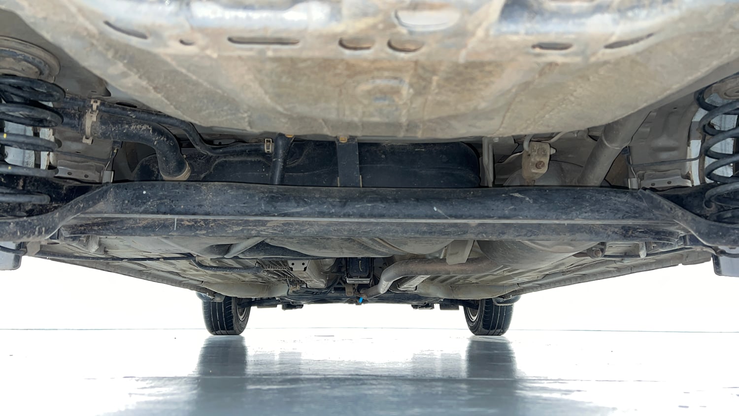 Used 2023 Honda Amaze VX 1.2 Petrol MT Petrol Manual extra REAR UNDERBODY VIEW (TAKEN FROM REAR)