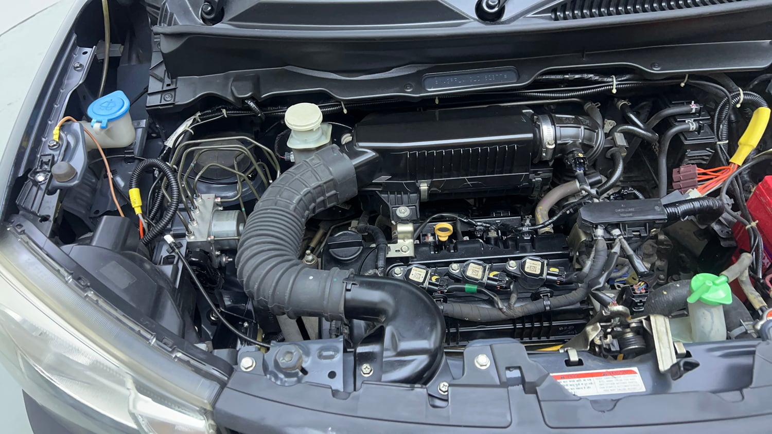 Used 2020 Maruti Suzuki S-Presso VXi Petrol Manual engine ENGINE RIGHT SIDE VIEW