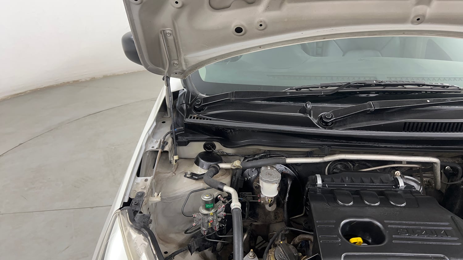 Used 2015 Maruti Suzuki Celerio VXi AMT Petrol Automatic engine ENGINE RIGHT SIDE HINGE & APRON VIEW