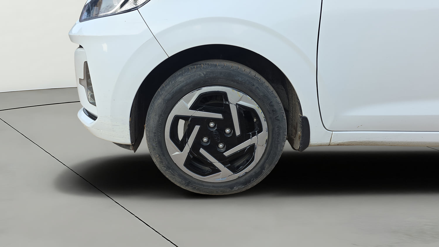 Used 2023 Hyundai Grand i10 Nios Sportz AMT 1.2 Kappa VTVT Petrol Automatic tyres LEFT FRONT TYRE RIM VIEW