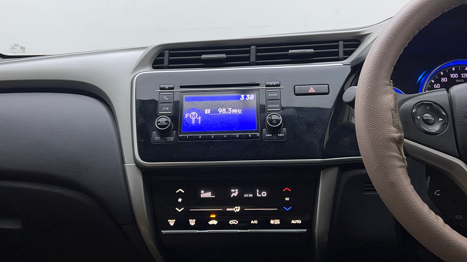 Used 2017 Honda City V Petrol Manual interior MUSIC SYSTEM & AC CONTROL VIEW