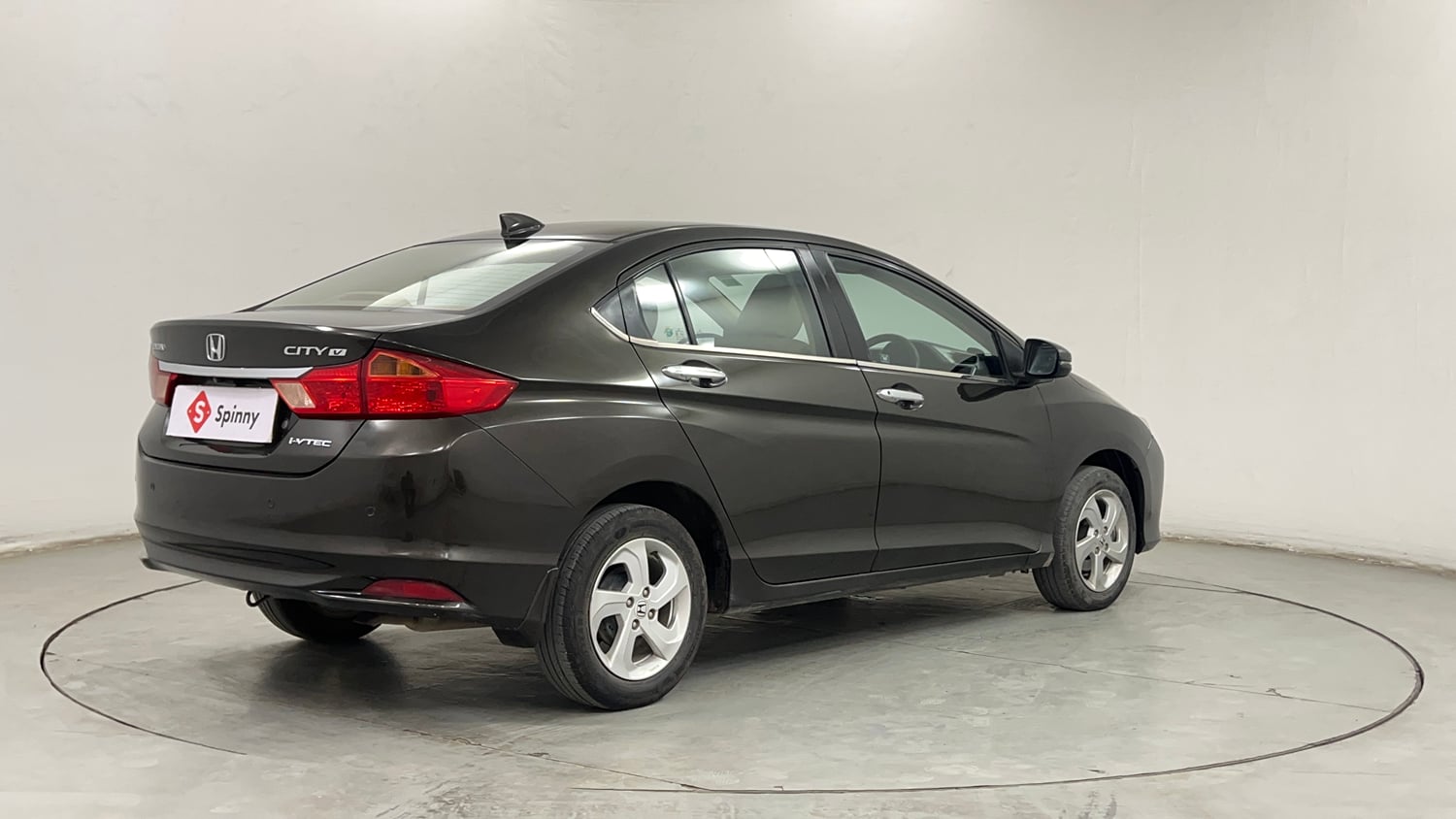 Used 2016 Honda City V Petrol Manual exterior RIGHT REAR CORNER VIEW