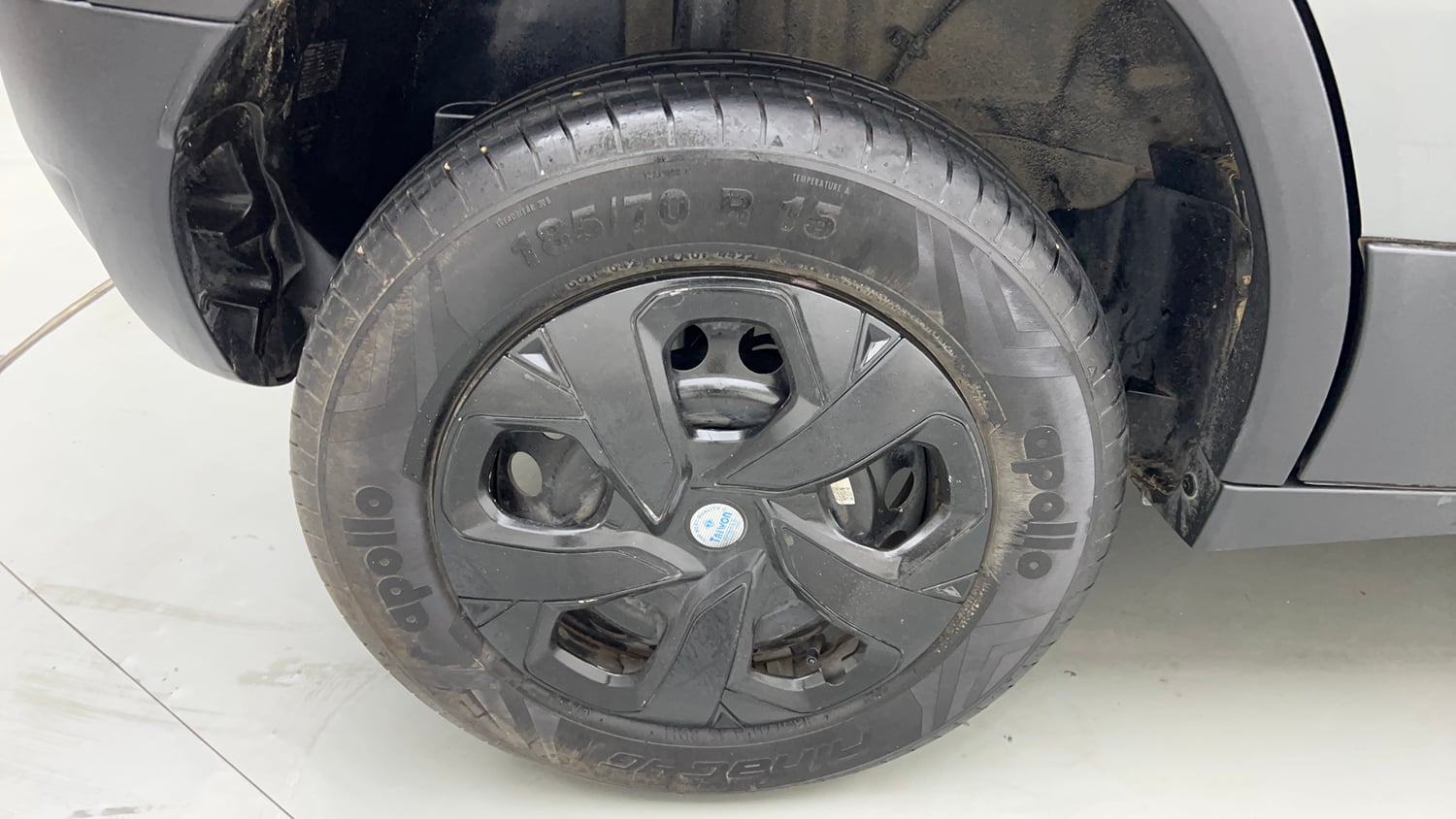 Used 2023 Tata Punch Pure MT Petrol Manual tyres RIGHT REAR TYRE RIM VIEW