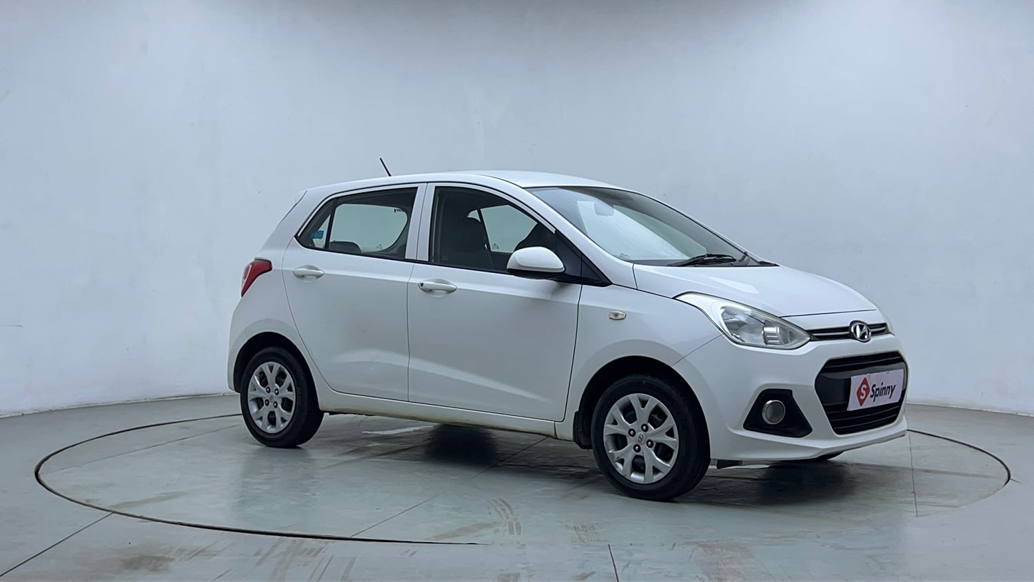 Used 2013 Hyundai Grand i10 Magna 1.2 Kappa VTVT Petrol Manual exterior RIGHT FRONT CORNER VIEW
