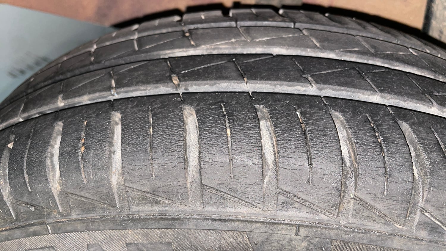 Used 2024 Renault Kwid RXL(O) 1.0 Petrol Manual tyres RIGHT REAR TYRE TREAD VIEW