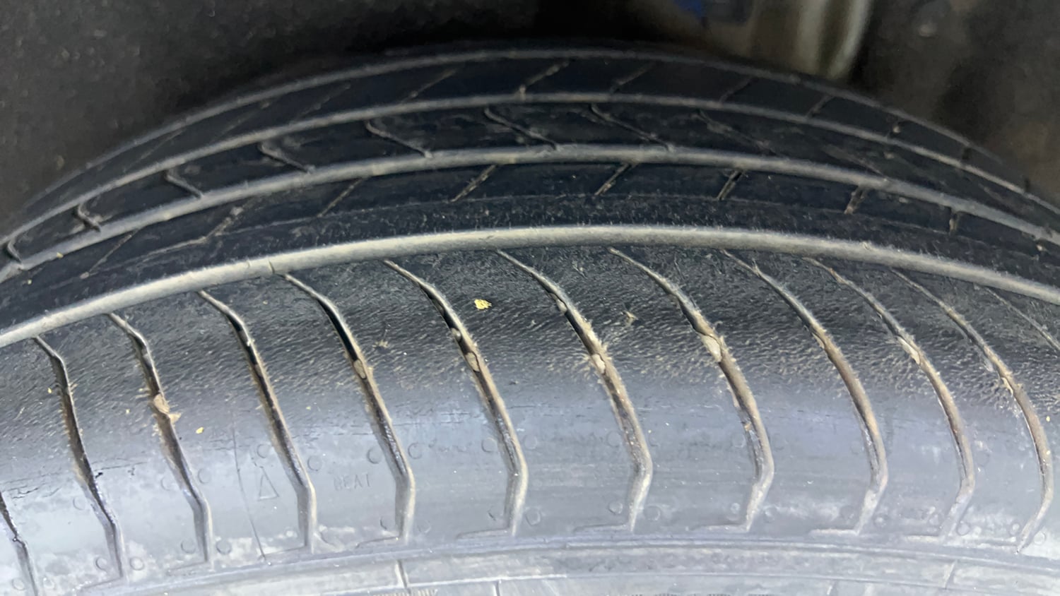 Used 2022 Hyundai Alcazar Signature (O) 6 STR 1.5 Diesel AT Diesel Automatic tyres LEFT REAR TYRE TREAD VIEW