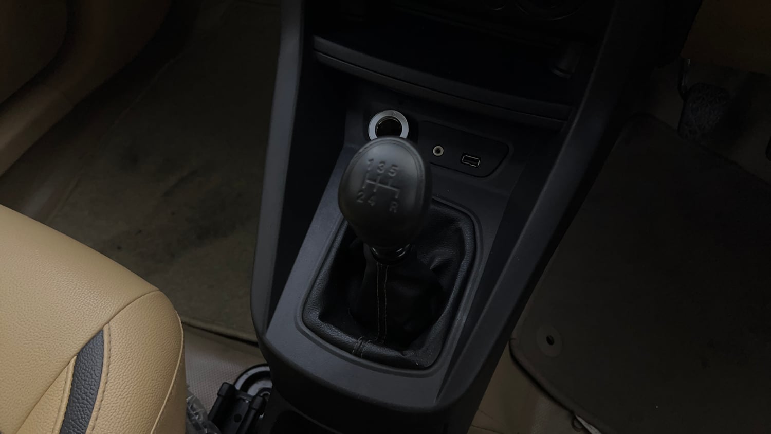 Used 2020 Ford Figo Aspire Titanium1.5 TDCi Diesel Manual interior GEAR  KNOB VIEW