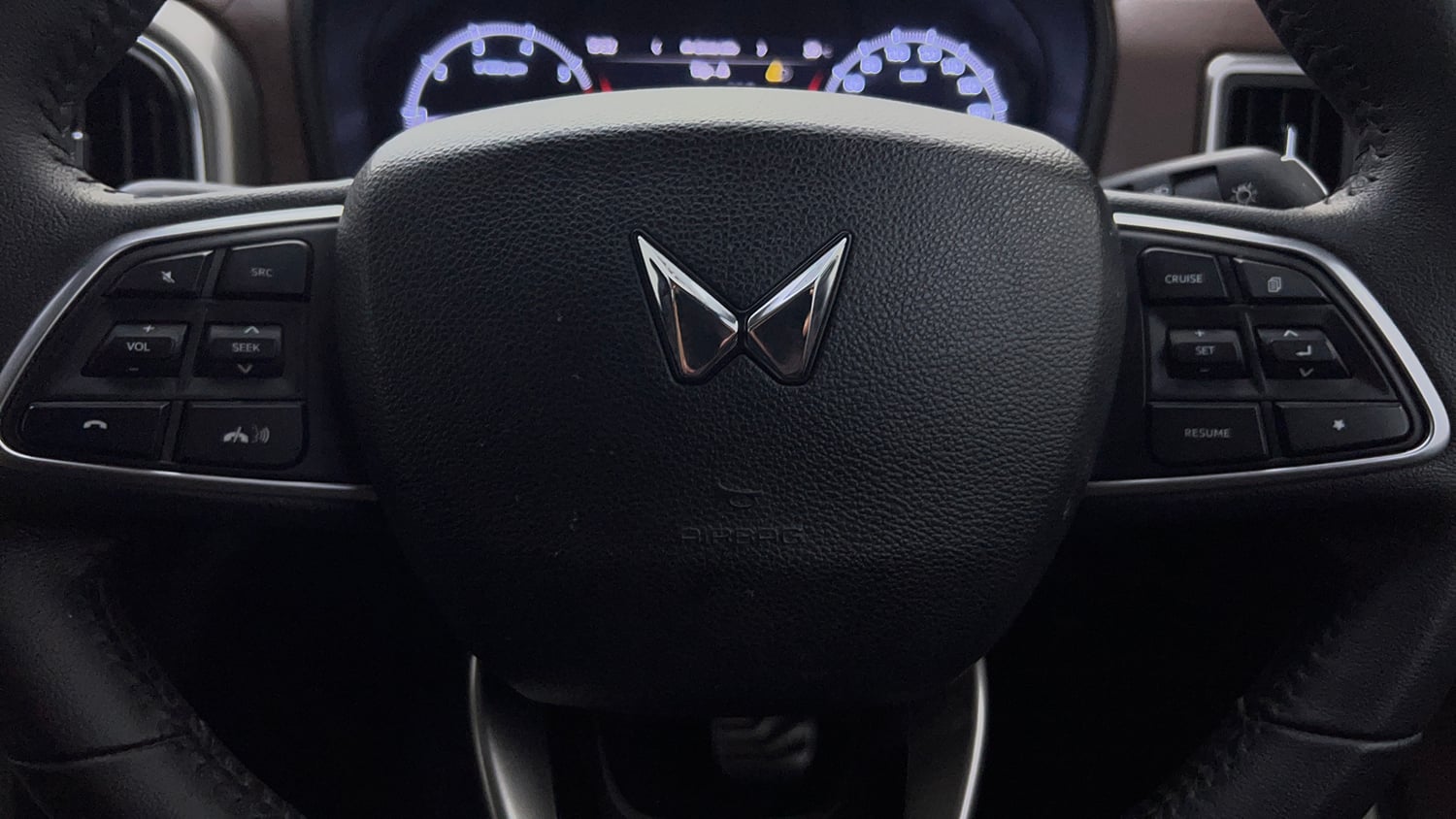 Used 2022 Mahindra Scorpio N Z8 L Petrol AT 7 STR Petrol Automatic top_features Airbags