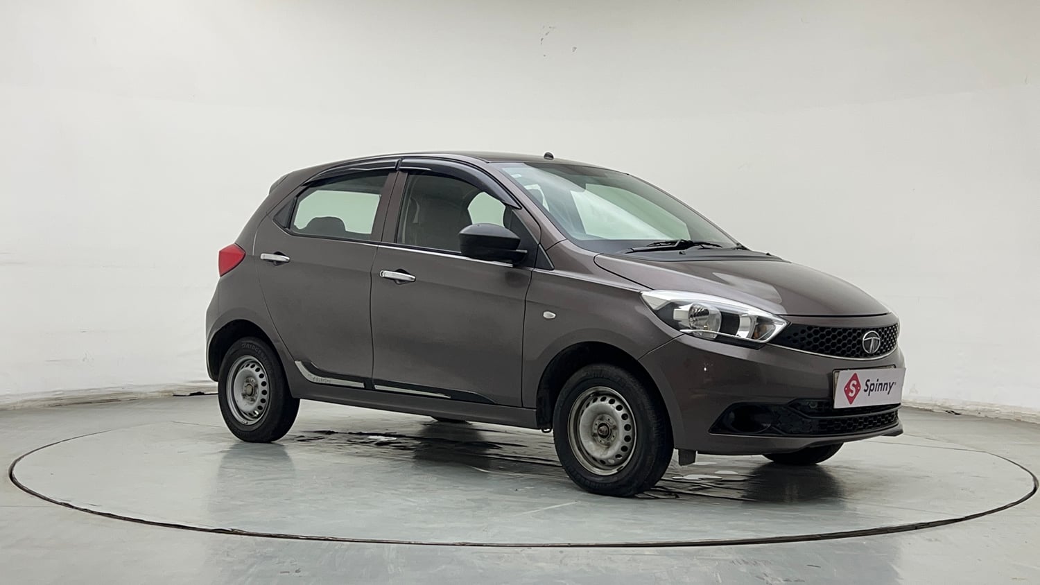 Used 2019 Tata Tiago Revotron XE Petrol Manual exterior RIGHT FRONT CORNER VIEW