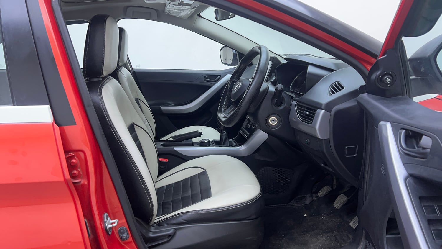 Used 2022 Tata Nexon XM (S) Diesel Diesel Manual interior RIGHT SIDE FRONT DOOR CABIN VIEW