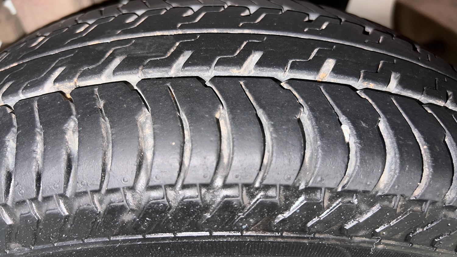 Used 2015 Maruti Suzuki Alto K10 VXi AMT Petrol Automatic tyres RIGHT REAR TYRE TREAD VIEW