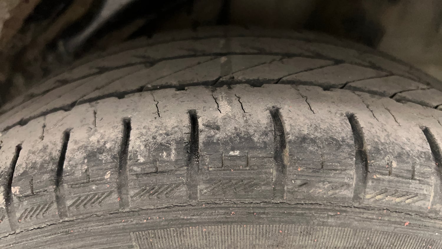 Used 2014 Honda Brio S MT Petrol Manual tyres LEFT REAR TYRE TREAD VIEW