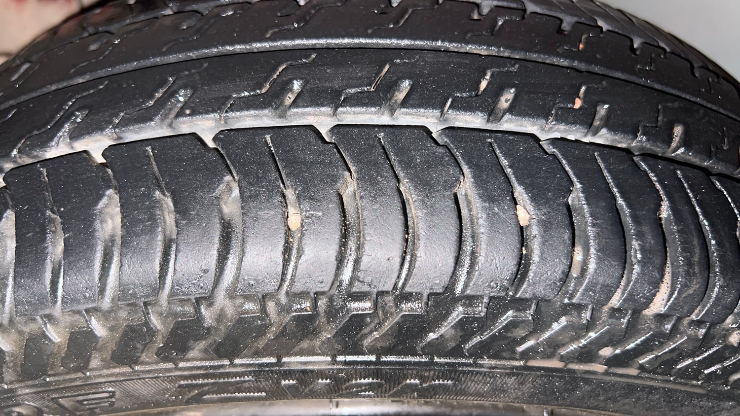 Used 2015 Maruti Suzuki Alto K10 VXi AMT Petrol Automatic tyres LEFT REAR TYRE TREAD VIEW