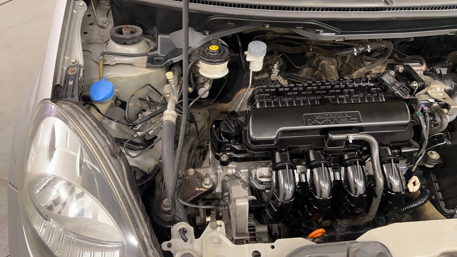 Used 2014 Honda Brio S MT Petrol Manual engine ENGINE RIGHT SIDE VIEW
