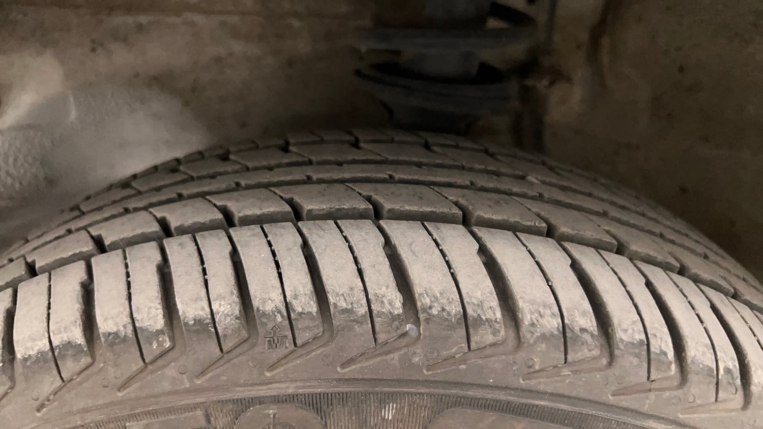 Used 2015 Maruti Suzuki Alto K10 VXi Petrol Manual tyres LEFT FRONT TYRE TREAD VIEW