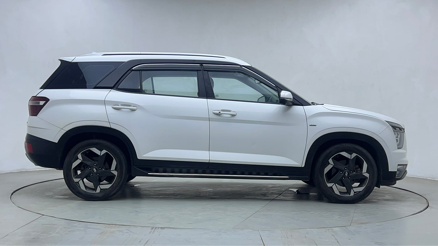 Used 2022 Hyundai Alcazar Signature (O) 6 STR 1.5 Diesel AT Diesel Automatic exterior RIGHT SIDE VIEW