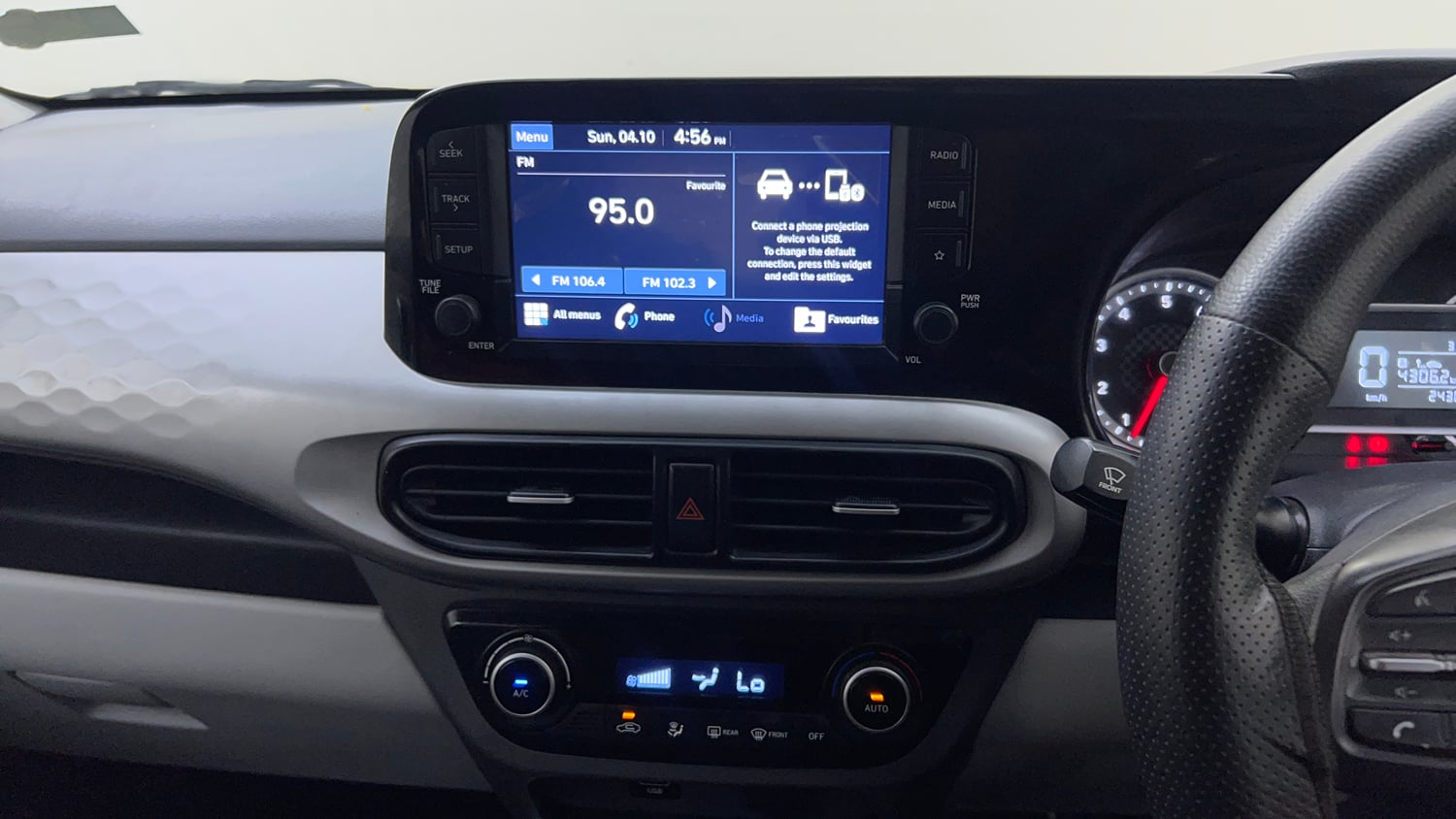 Used 2022 Hyundai Grand i10 Nios Sportz 1.2 Kappa VTVT Petrol Manual top_features Integrated (in-dash) music system