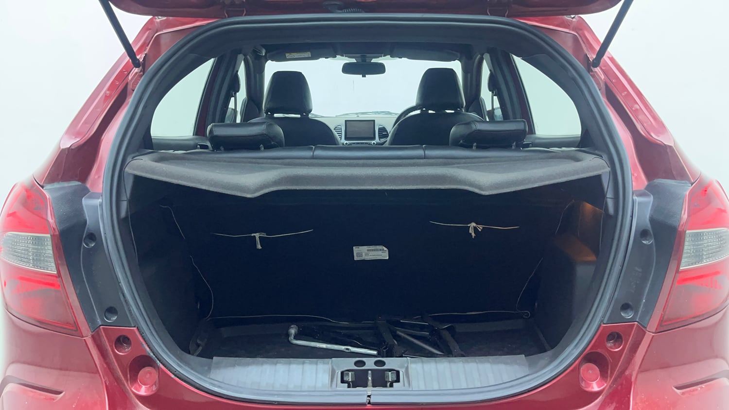 Used 2019 Ford Freestyle Titanium 1.2 Ti-VCT Petrol Manual interior DICKY INSIDE VIEW