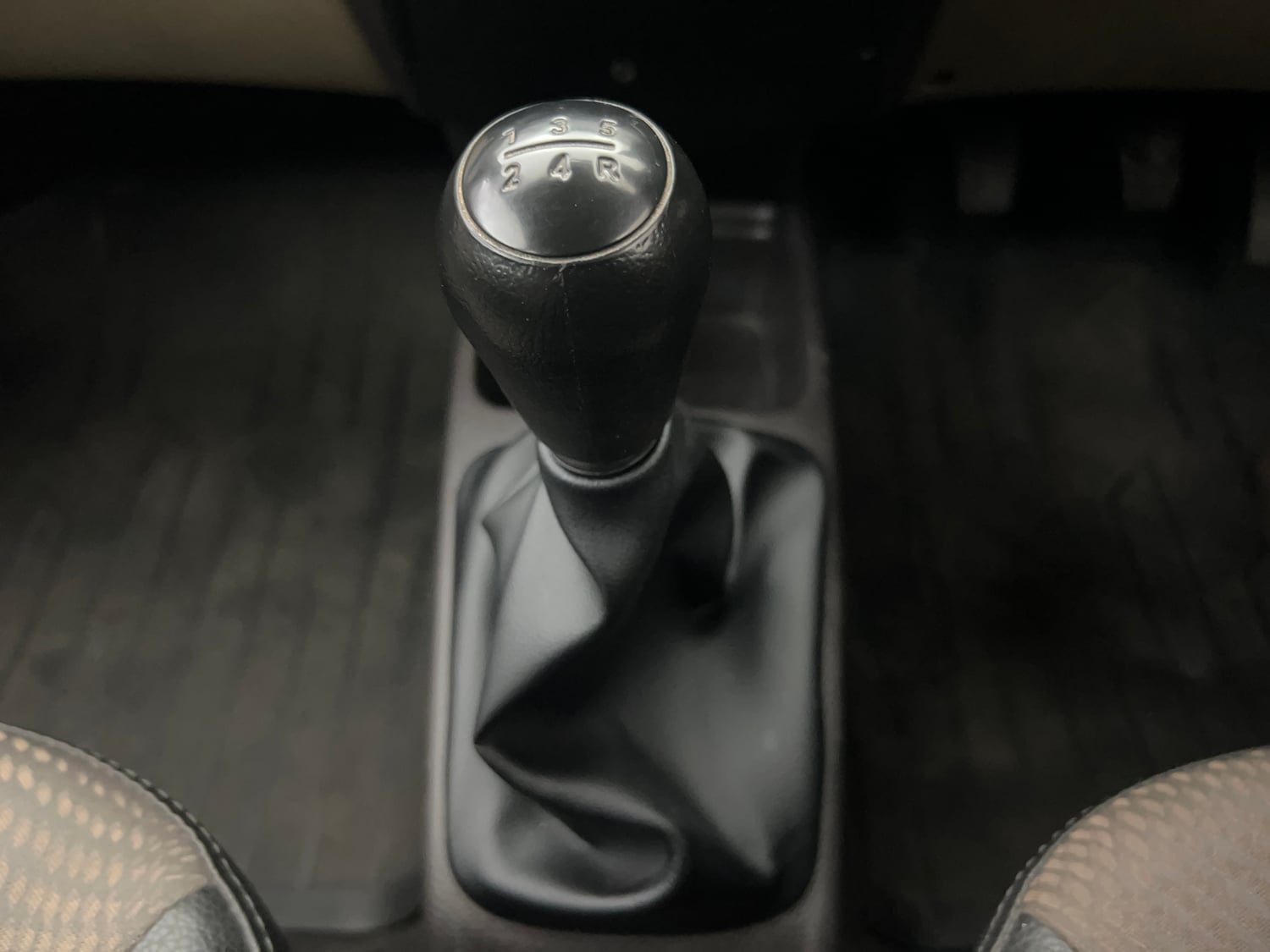Used 2015 Hyundai Eon Magna Petrol Manual interior GEAR  KNOB VIEW