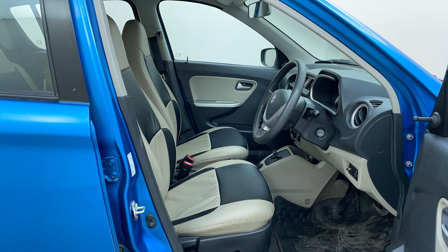 Used 2016 Maruti Suzuki Alto K10 VXi AMT Petrol Automatic interior RIGHT SIDE FRONT DOOR CABIN VIEW