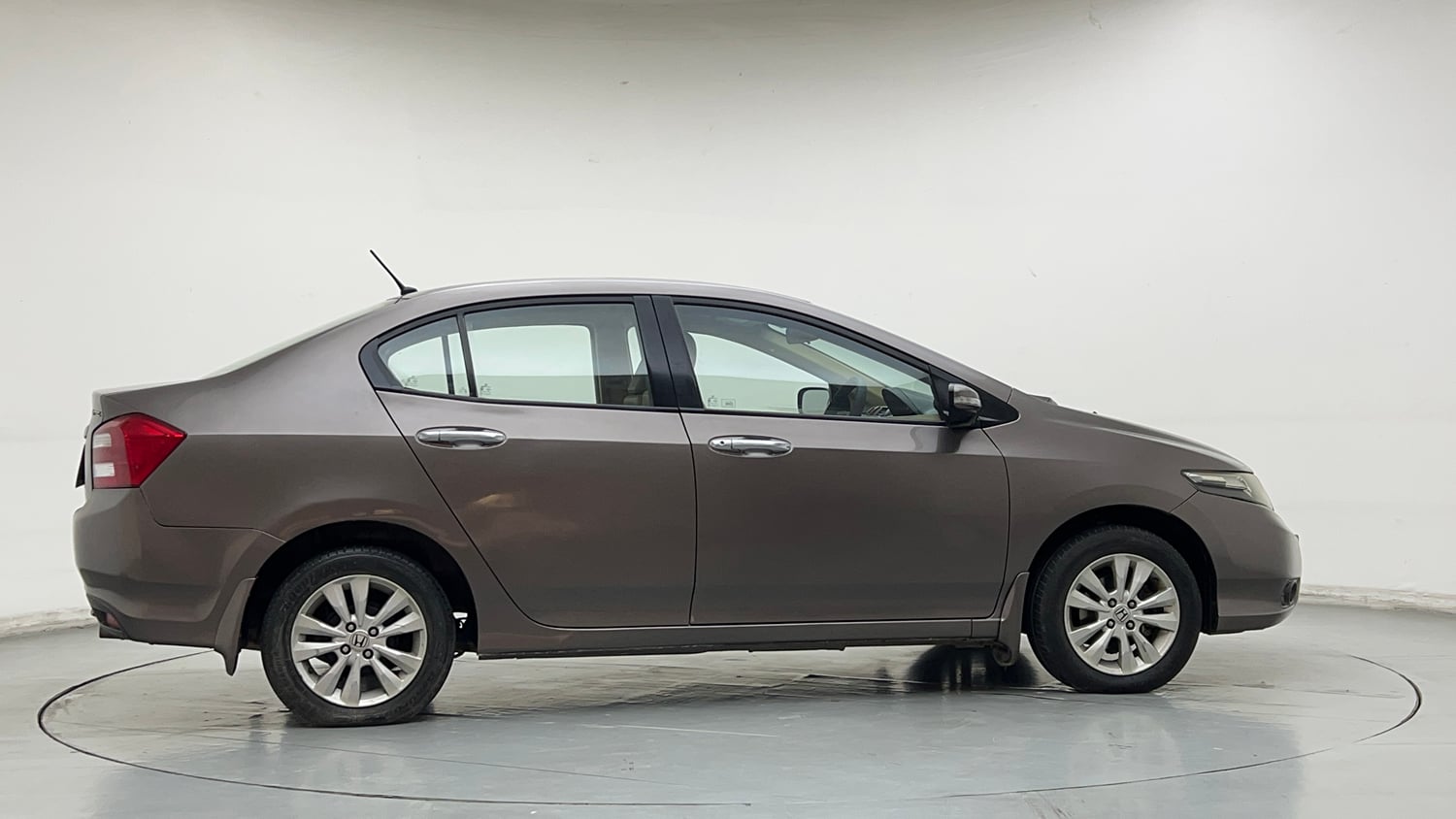 Used 2013 Honda City V MT AVN Petrol Manual exterior RIGHT SIDE VIEW