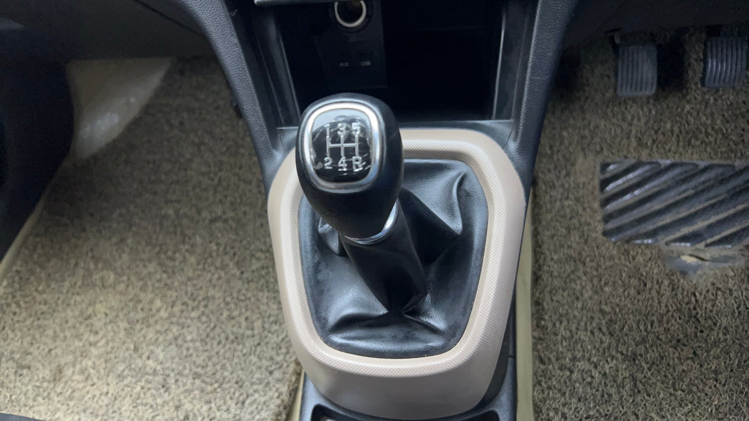 Used 2015 Hyundai Xcent SX 1.2 Petrol Manual interior GEAR  KNOB VIEW
