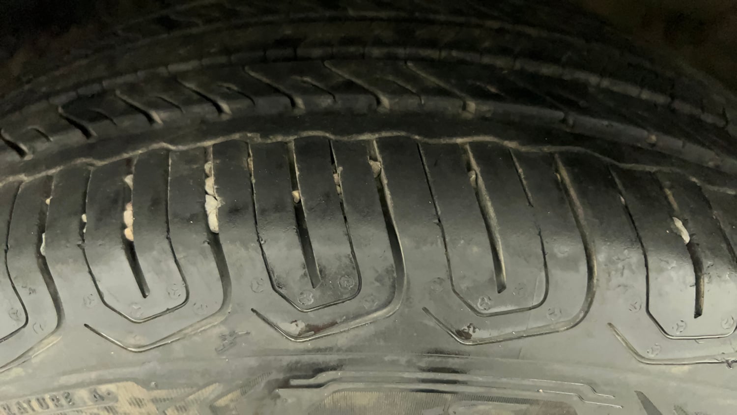 Used 2019 Hyundai Venue SX Plus 1.0 Turbo DCT Petrol Automatic tyres LEFT FRONT TYRE TREAD VIEW