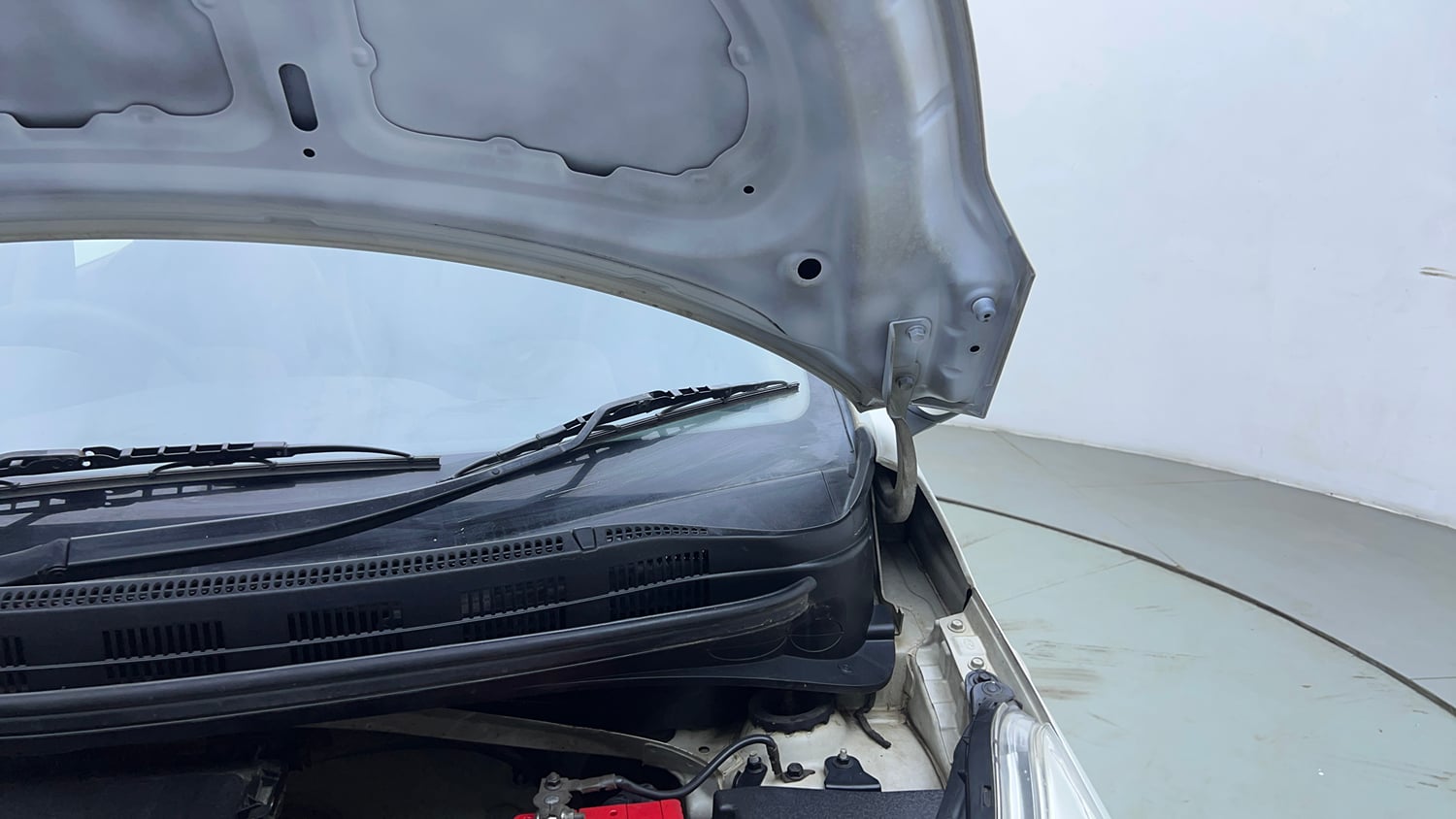 Used 2013 Hyundai Grand i10 Magna 1.2 Kappa VTVT Petrol Manual engine ENGINE LEFT SIDE HINGE & APRON VIEW