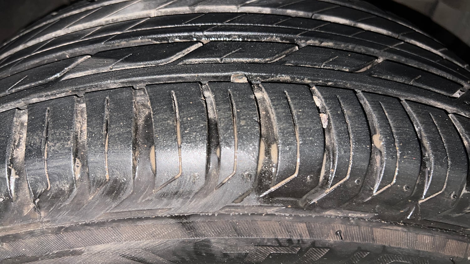 Used 2024 Toyota Urban Cruiser Hyryder V Hybrid Dual Tone Hybrid Automatic tyres RIGHT FRONT TYRE TREAD VIEW
