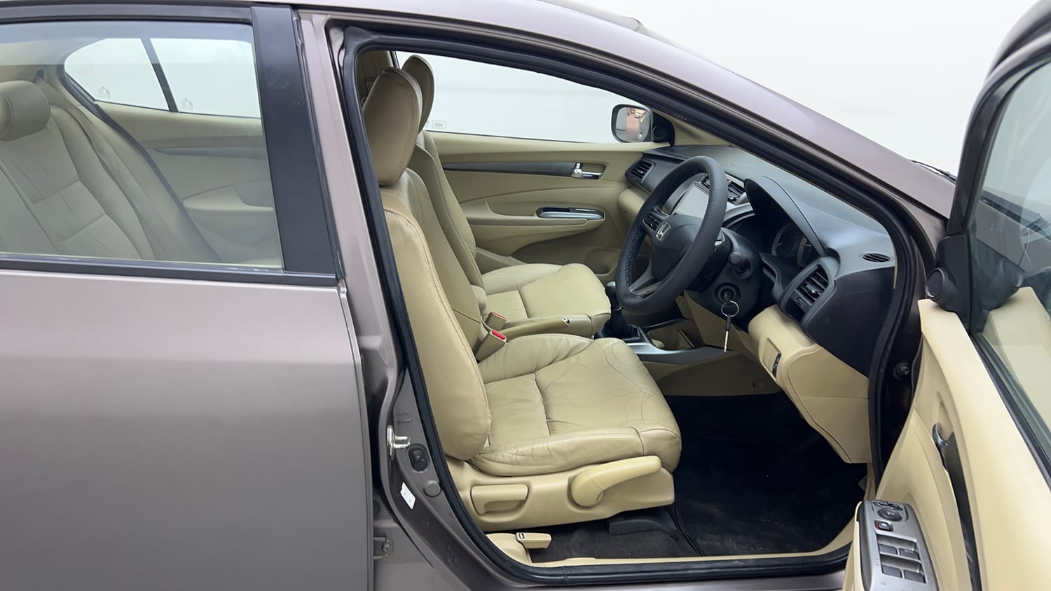 Used 2013 Honda City V MT AVN Petrol Manual interior RIGHT SIDE FRONT DOOR CABIN VIEW