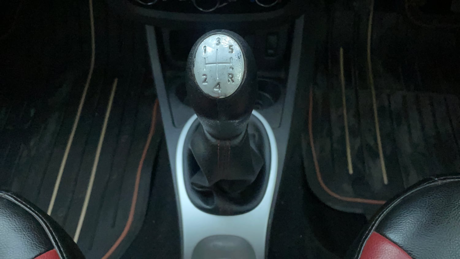 Used 2016 Renault Duster 85 PS RXS 4X2 MT Diesel Diesel Manual interior GEAR  KNOB VIEW