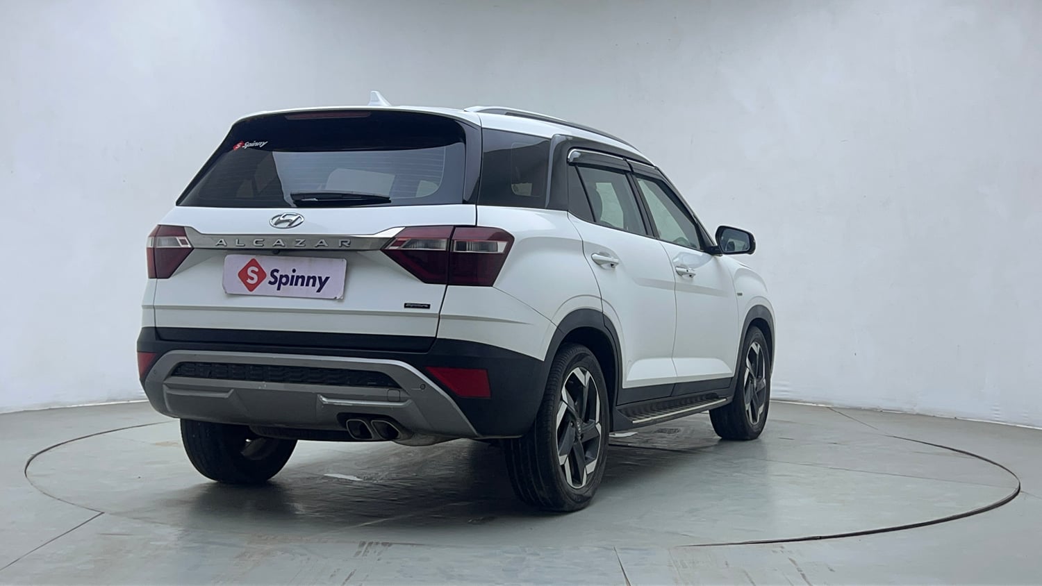 Used 2022 Hyundai Alcazar Signature (O) 6 STR 1.5 Diesel AT Diesel Automatic exterior RIGHT REAR CORNER VIEW