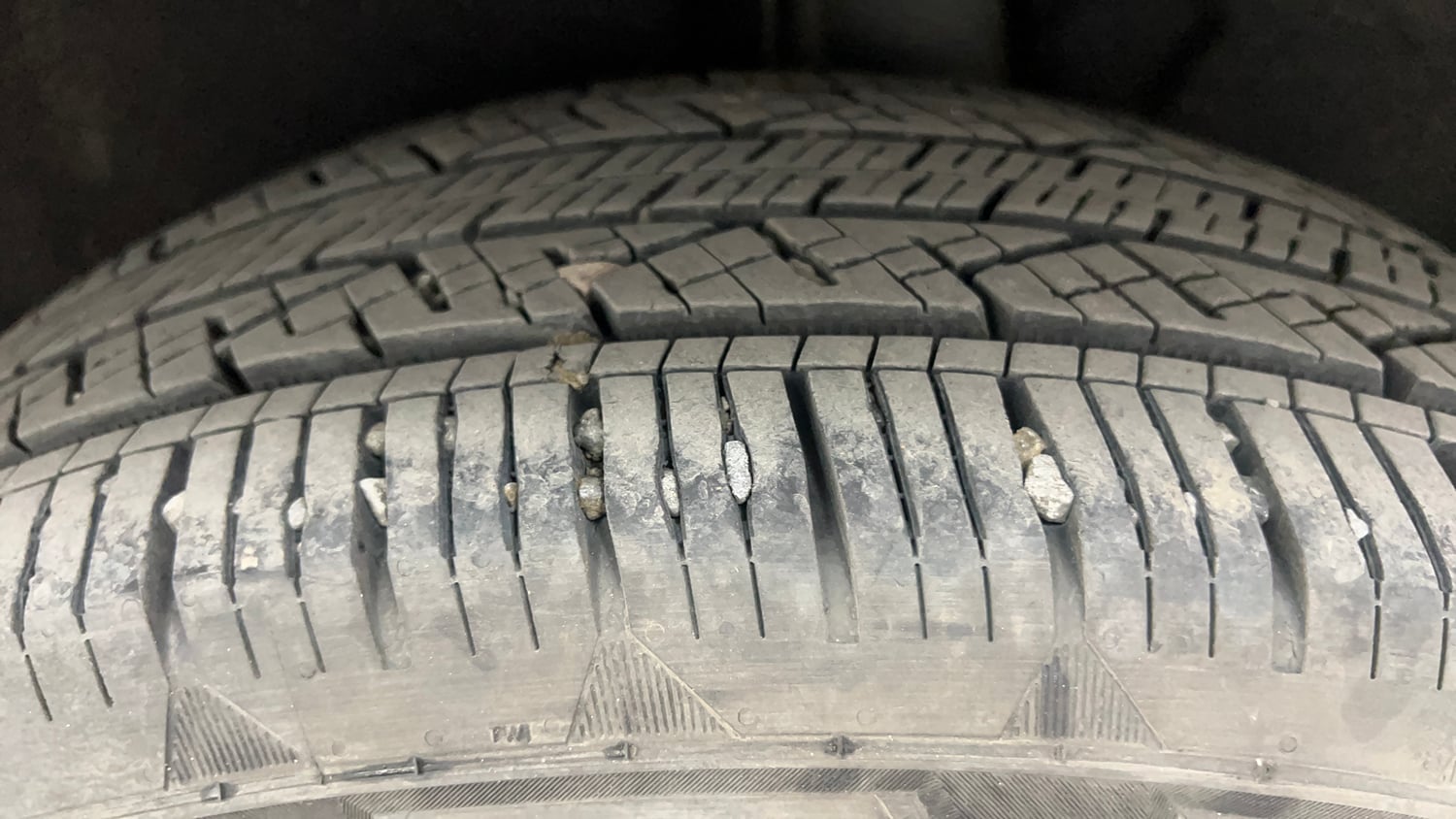 Used 2022 Mahindra XUV700 AX 7 Petrol AT 7 STR Petrol Automatic tyres LEFT REAR TYRE TREAD VIEW
