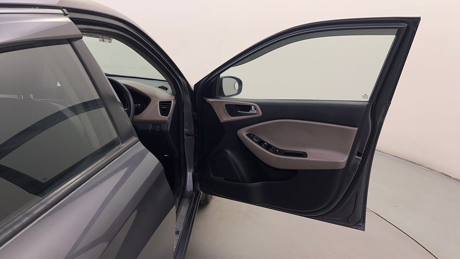 Used 2018 Hyundai Elite i20 Asta 1.2 Petrol Manual interior RIGHT FRONT DOOR OPEN VIEW