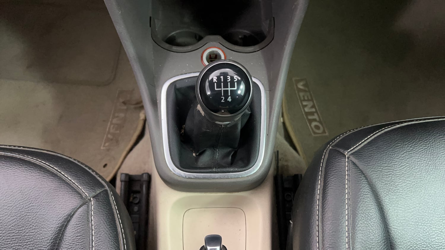 Used 2014 Volkswagen Vento Highline Diesel Diesel Manual interior GEAR  KNOB VIEW